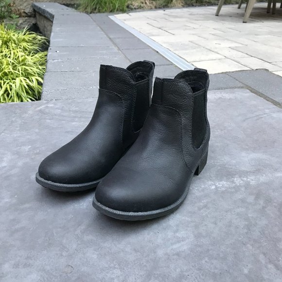 UGG Shoes - Ugg chelsea boots